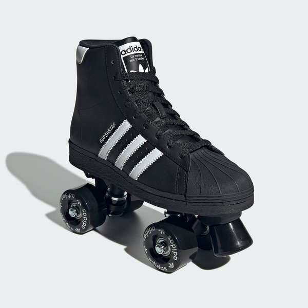 Vom Court auf Rollen Wie der adidas Superstar jetzt die StraBen rockt